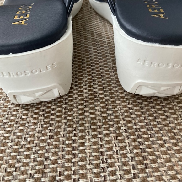 Aerosols flip flops. Size 9. Navy - Picture 7 of 9